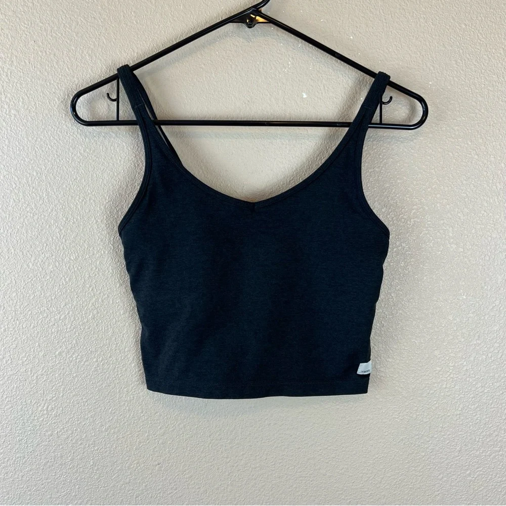 Vuori Halo Performance Crop Tank Heather Black - Picture 4 of 13